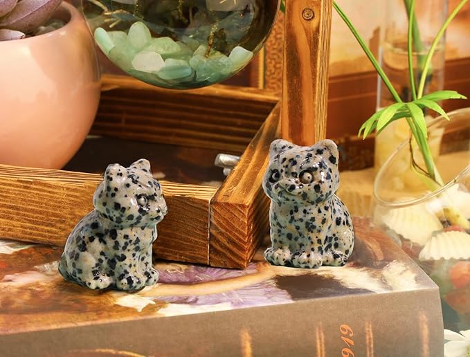 DUQGUHO Dalmatian Jasper Cat Gifts Decor Cat Crystals Figurines Gifts for Women Lucky Cute Cat Statue Room Desk Decor for Women Men 1PC